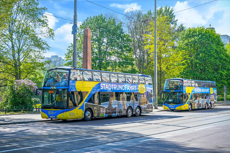 Stadtrundfahrt Leipzig blau-gelbe Doppeldecker Busse Goethestraße