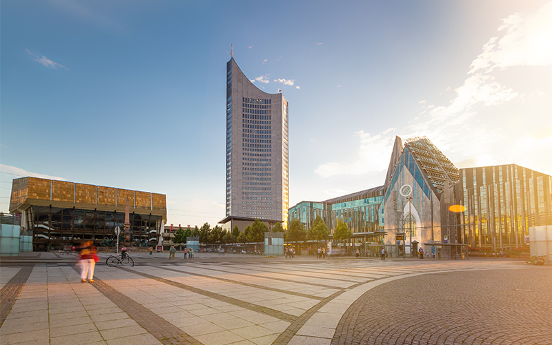 Augustusplatz Leipzig mit Gewandhaus, Panorama Tower und Universitätskirche